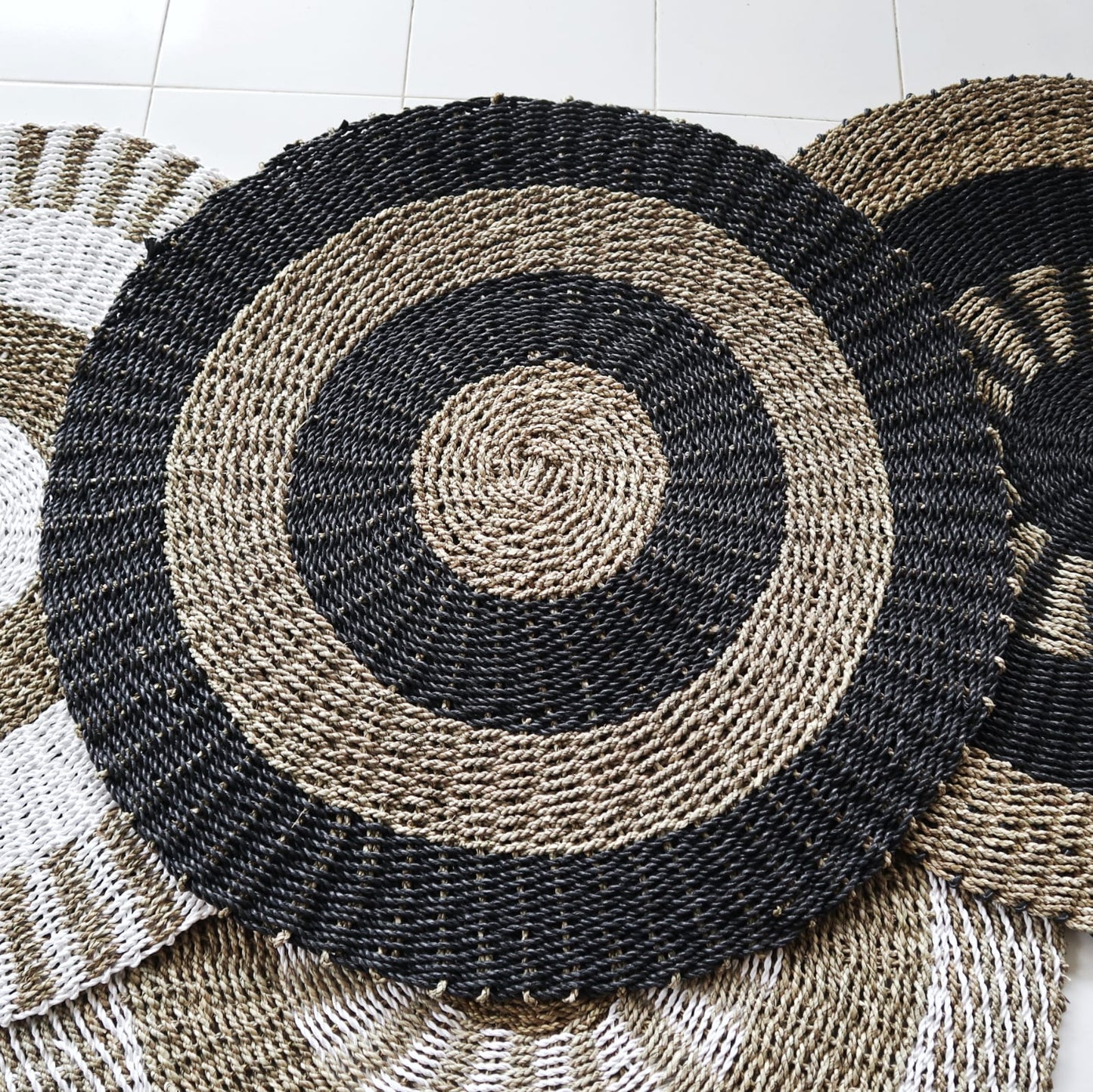 Round Seagrass Rug - Black & Tan