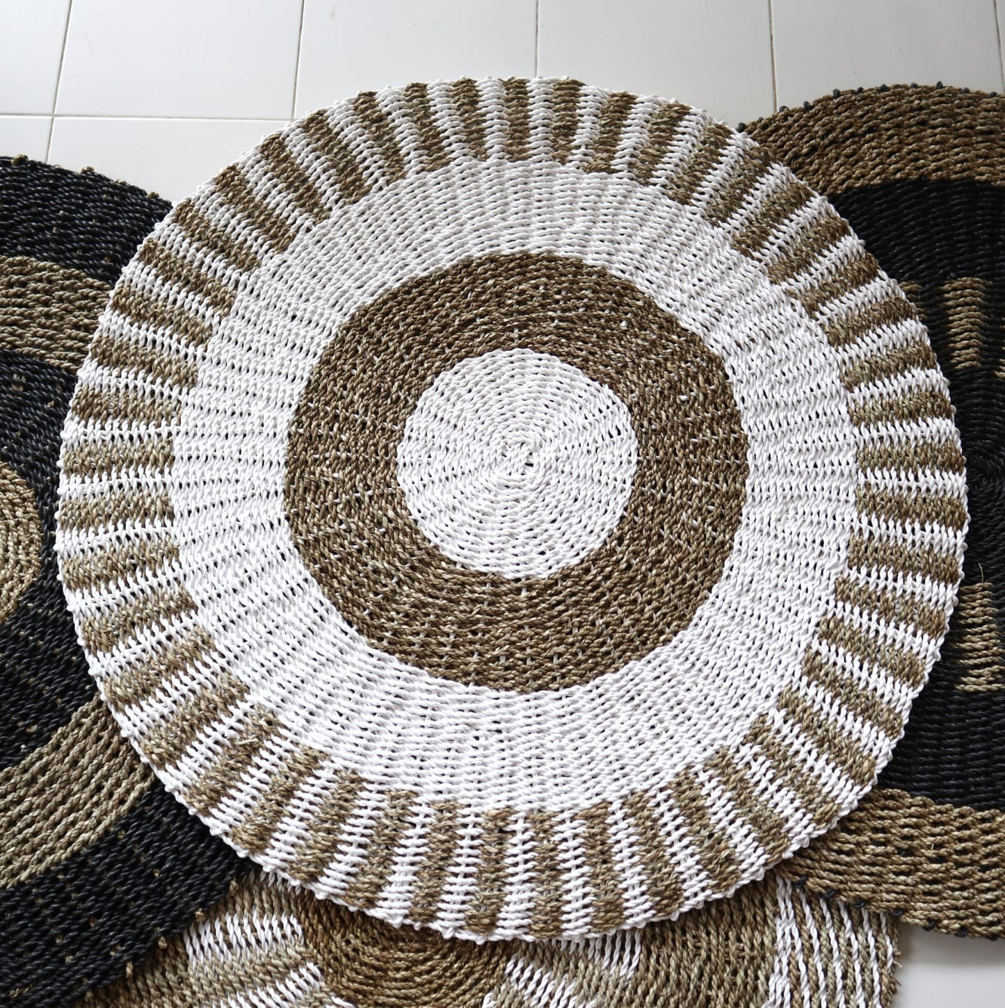 Round Seagrass Rug – Eco-Friendly Elegance for Every Room - White & Tan 1m