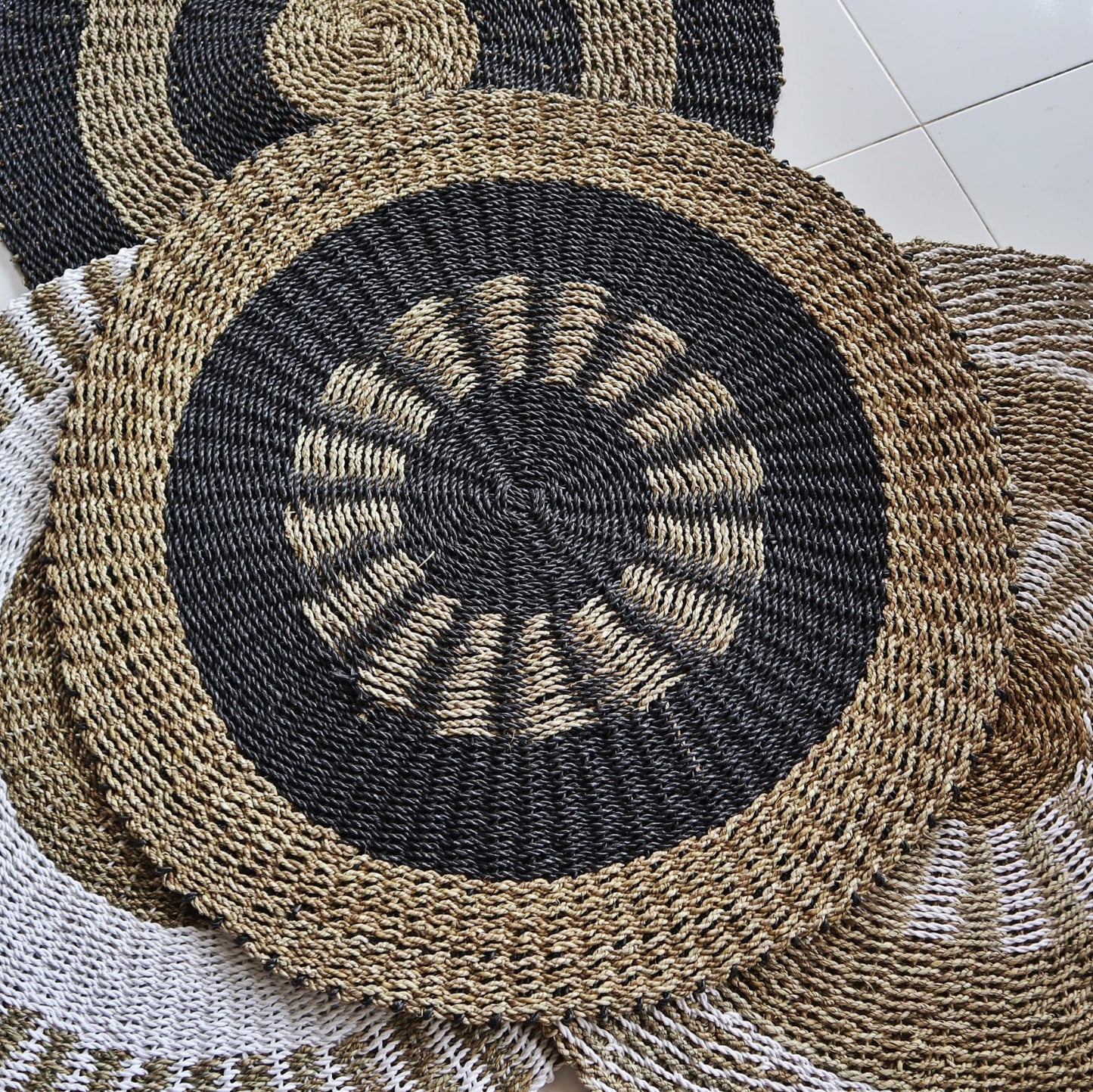 Round Seagrass Rug – Eco-Friendly Elegance for Every Room - Tan & Black 1m